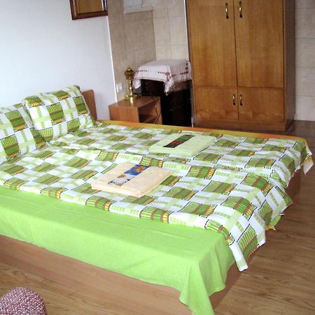 Guest House Familia Samovodene Bagian luar foto