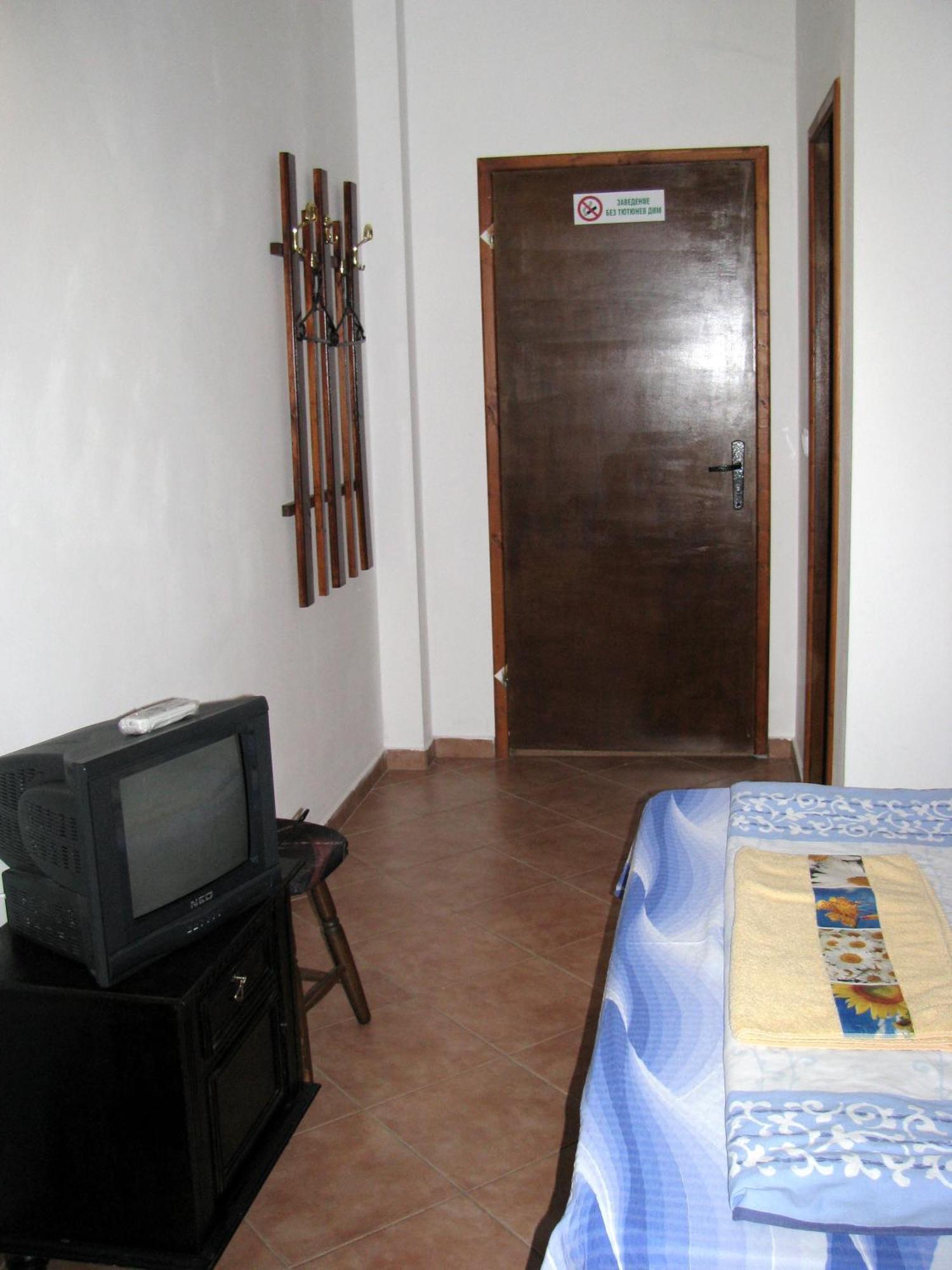 Guest House Familia Samovodene Bagian luar foto