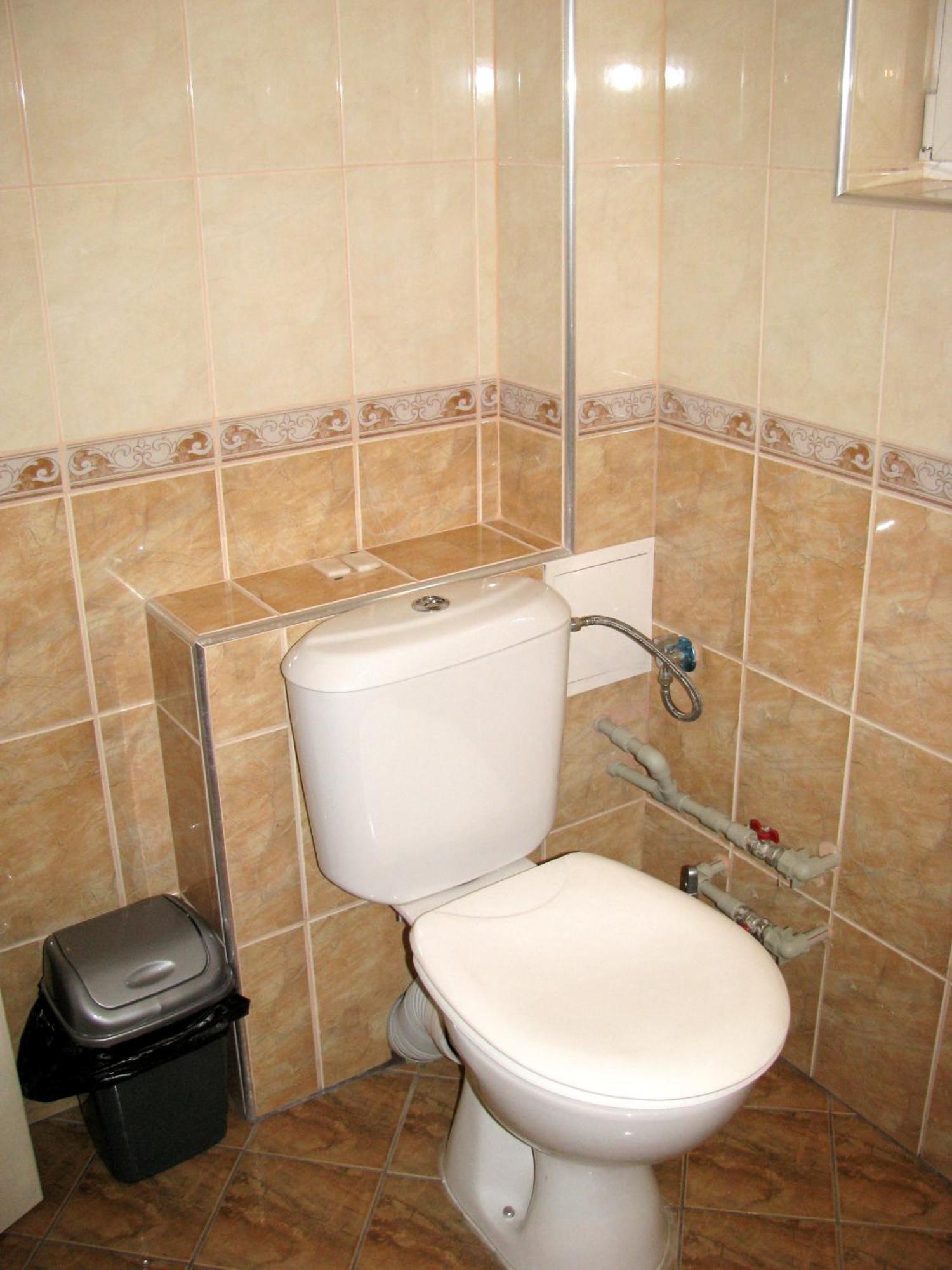 Guest House Familia Samovodene Bagian luar foto