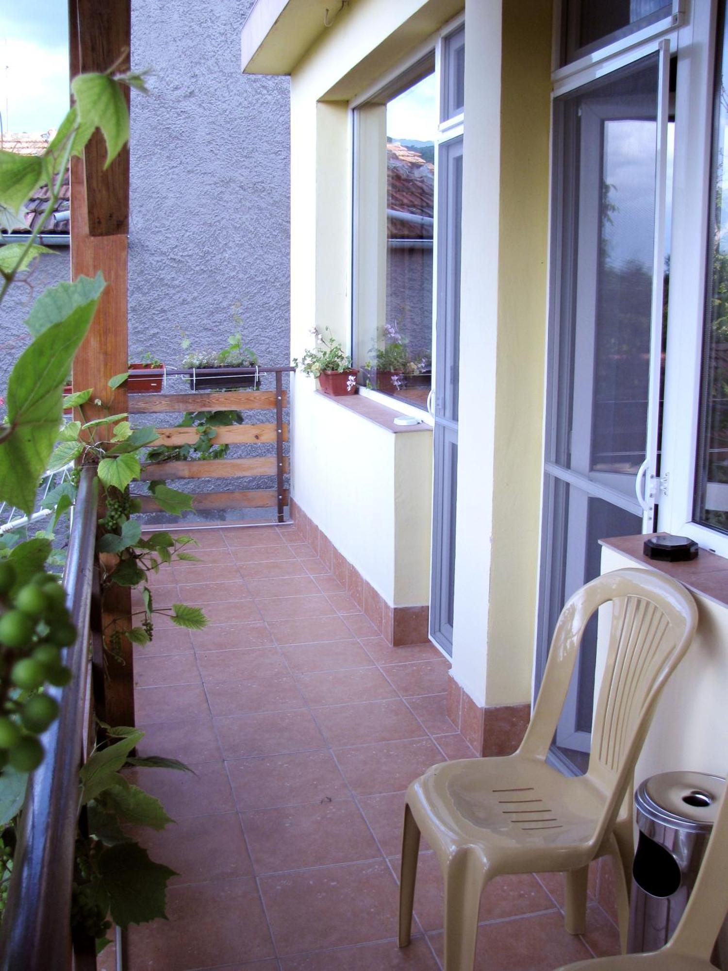 Guest House Familia Samovodene Bagian luar foto