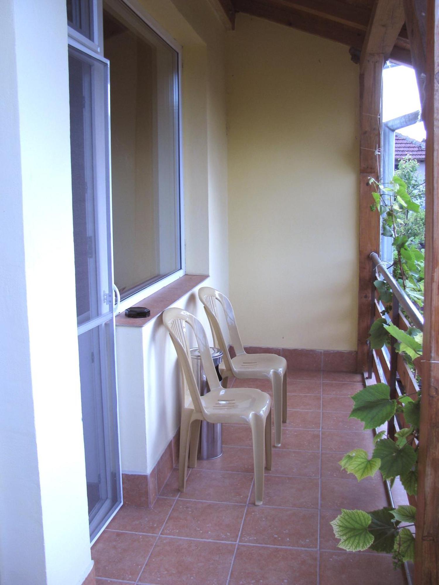 Guest House Familia Samovodene Bagian luar foto