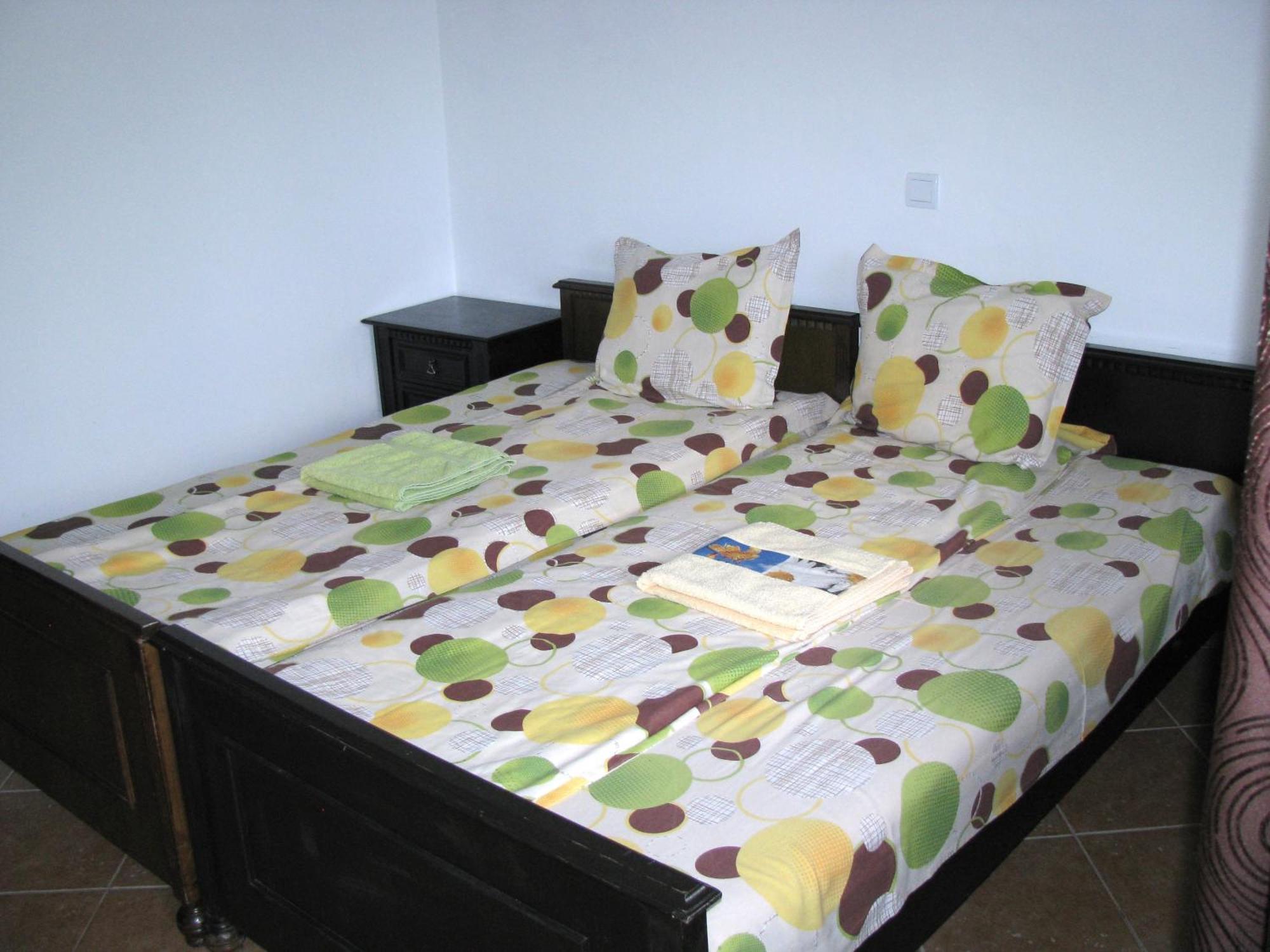 Guest House Familia Samovodene Bagian luar foto