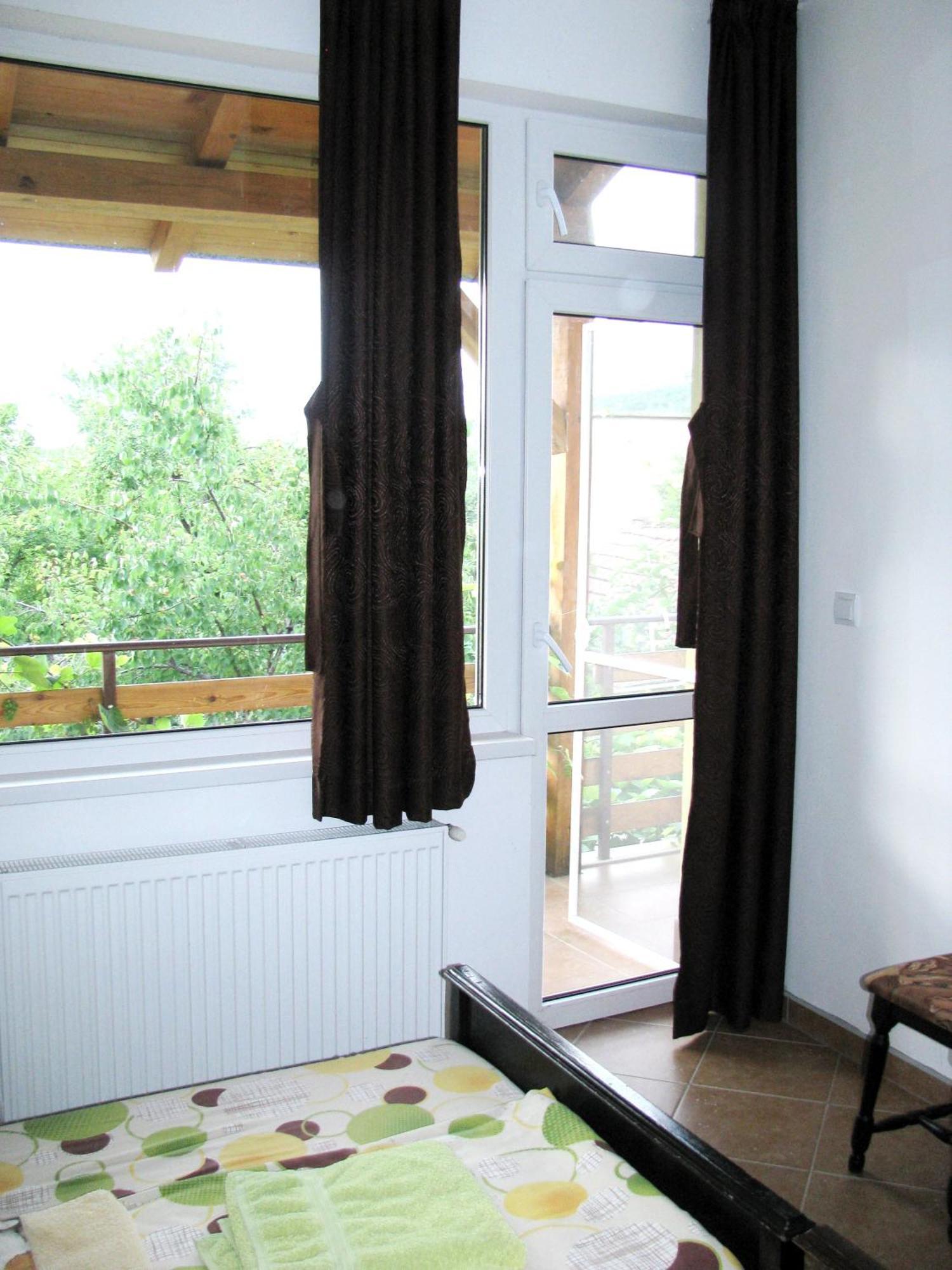 Guest House Familia Samovodene Bagian luar foto