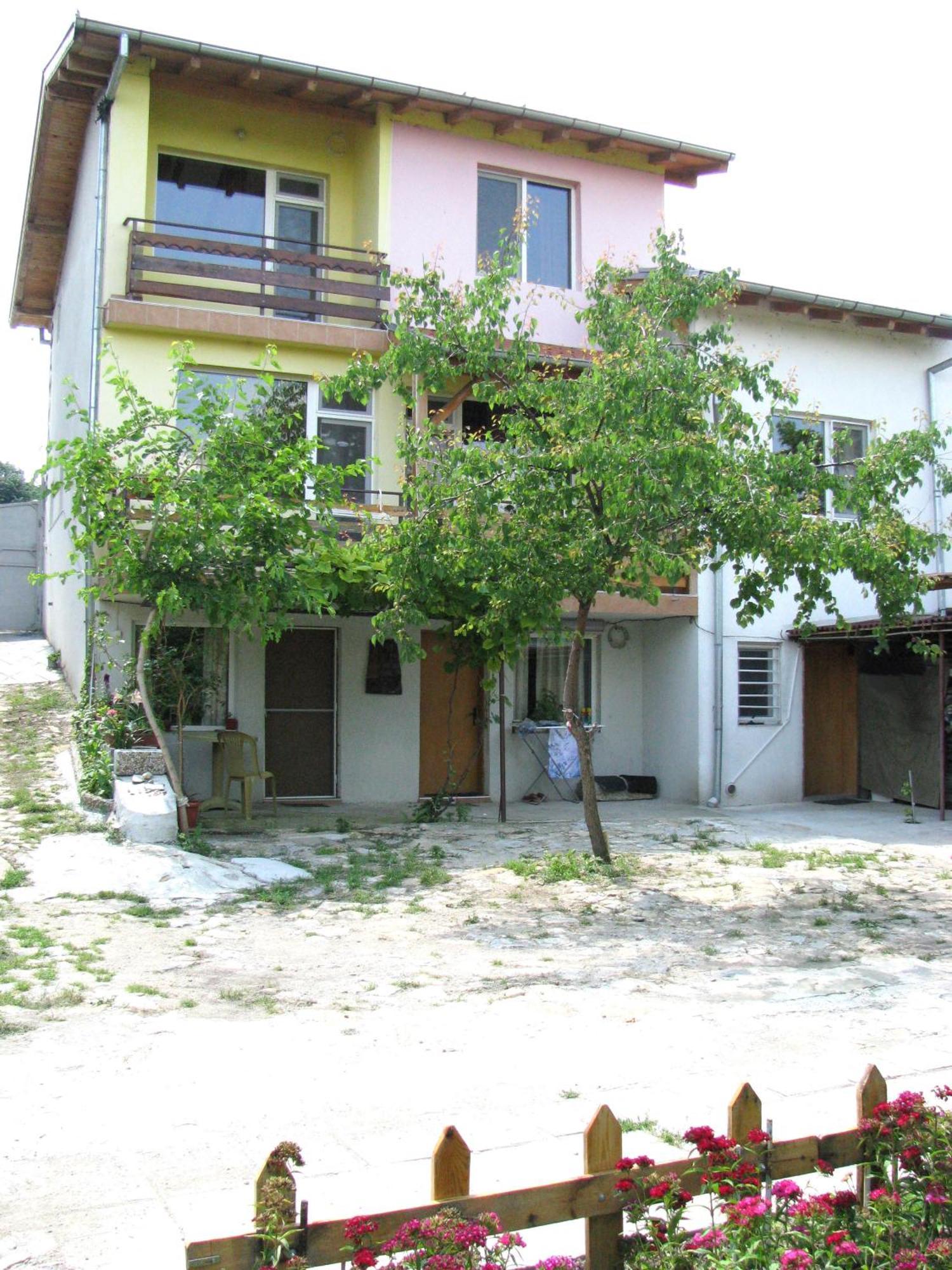 Guest House Familia Samovodene Bagian luar foto