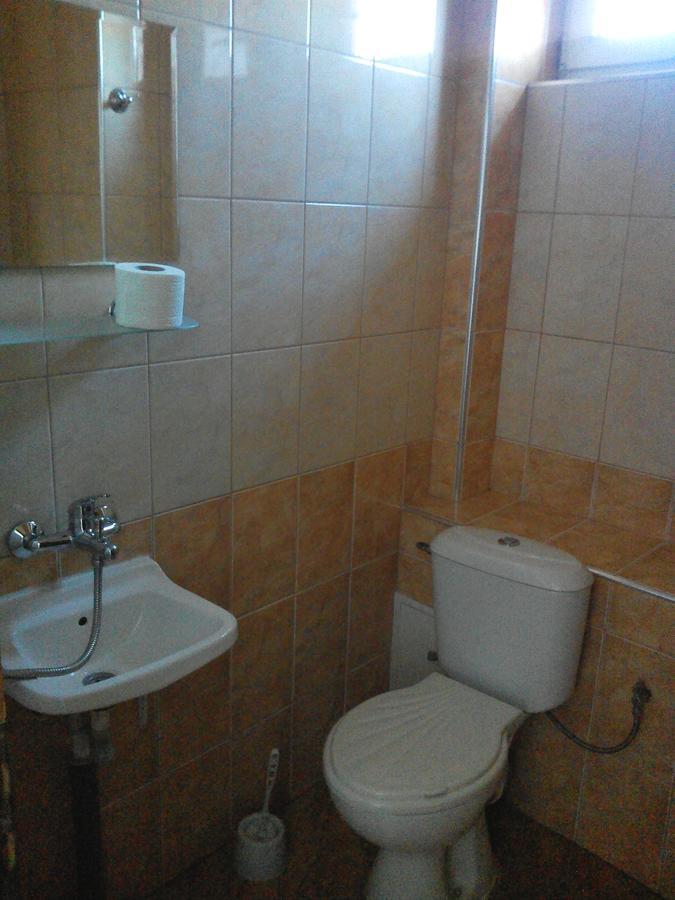Guest House Familia Samovodene Bagian luar foto