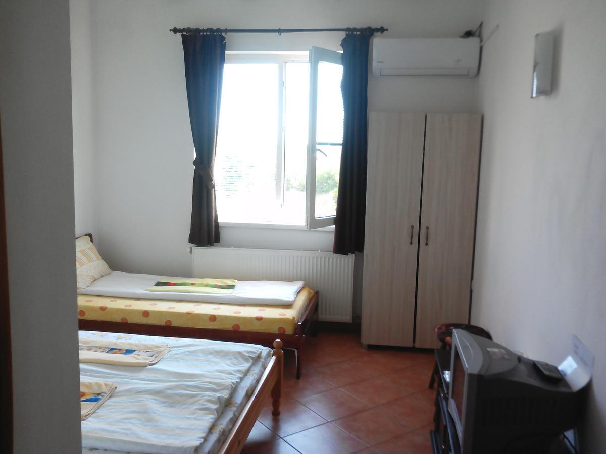 Guest House Familia Samovodene Bagian luar foto