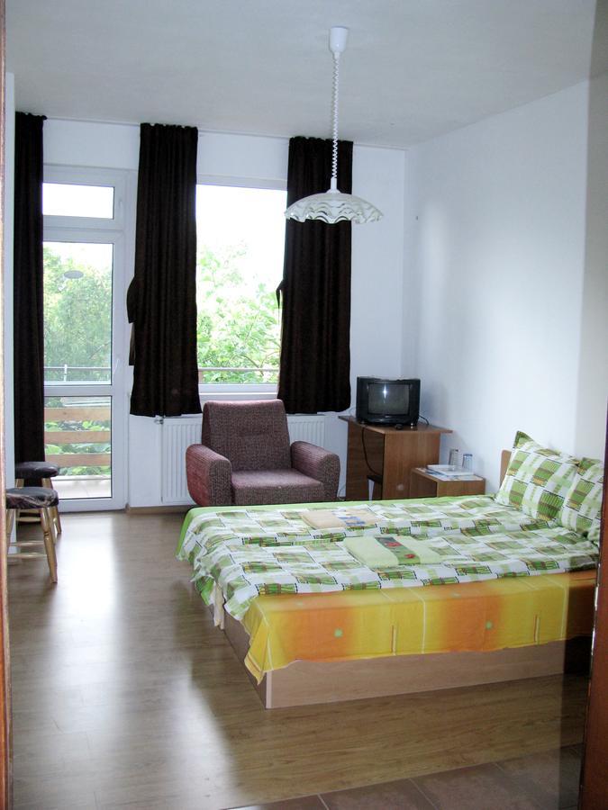 Guest House Familia Samovodene Bagian luar foto